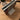 Dobbelt Skrivebordsstativ til MacBook Pro (14") med Bakke