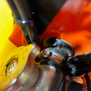 KTM 500 Kabelfeste til Gaswire - Beskyttende montering til dirtbike