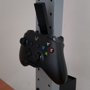 Xbox One vægmontering med skruehuller og USB-slot til modtager