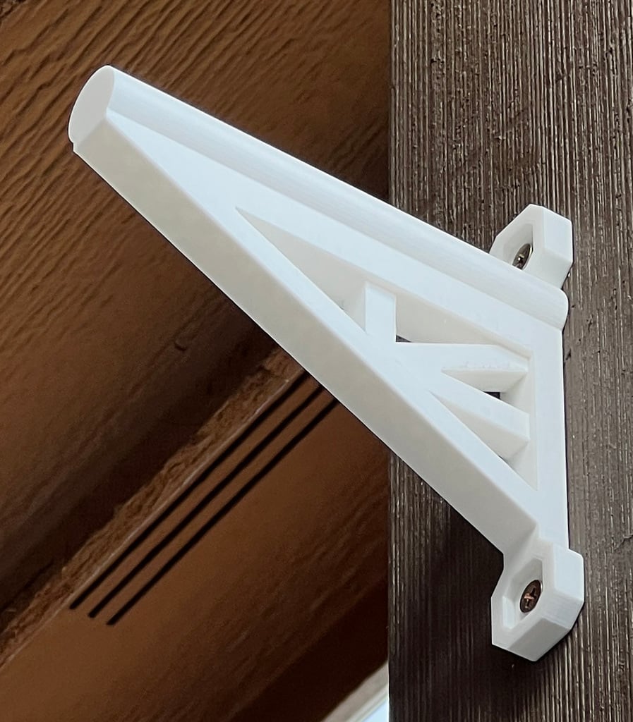 Elegant Fugleplatform i Amerikansk Håndværkerstil