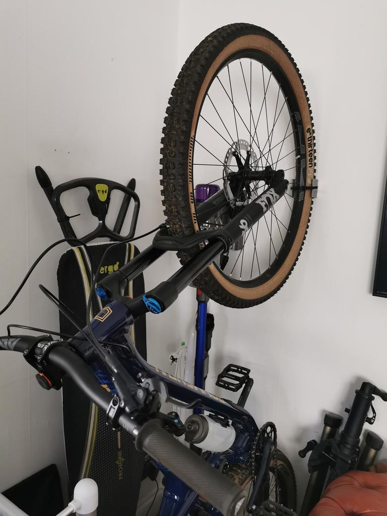 Robust Vægmontering til Mountainbike med 2.35 Dæk