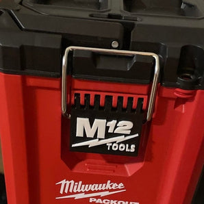 Milwaukee Packout Lås med M12 Logo til Kompakt Værktøjskasse