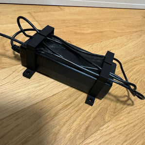 Parametrisk Strømadapterholder med Kabelklemme