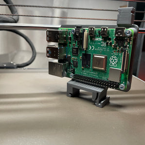 Raspberry Pi 4 / Pi 5 DIN-skinne holder med M3 rivet nuts