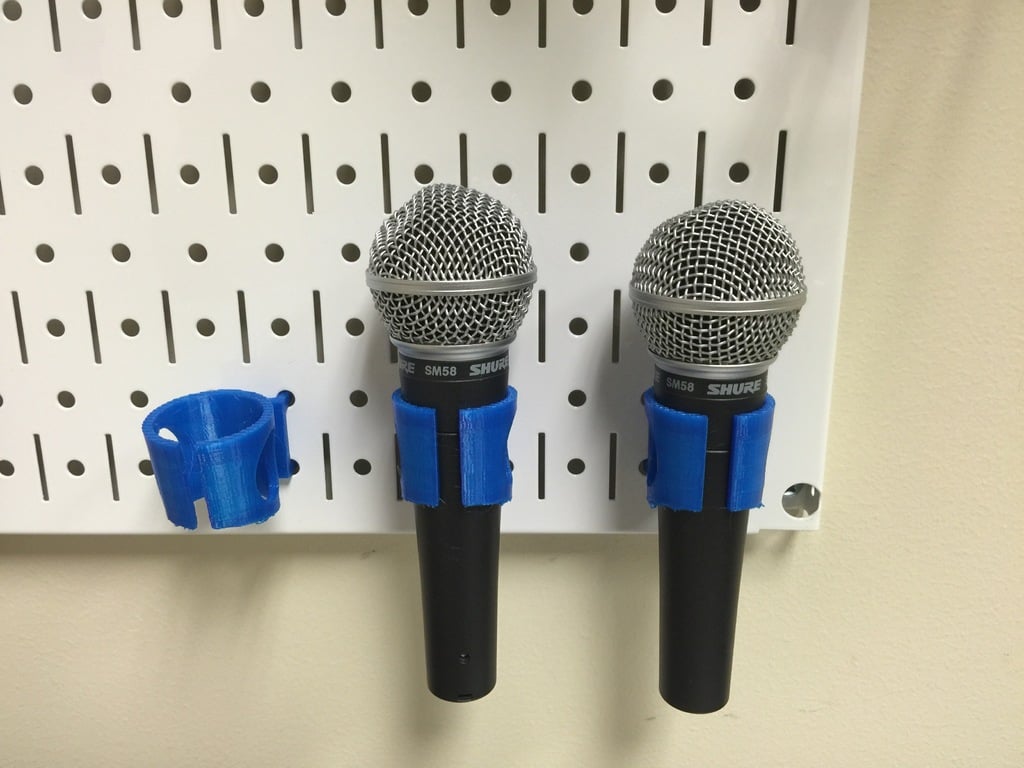 Pegboard holder til mikrofoner