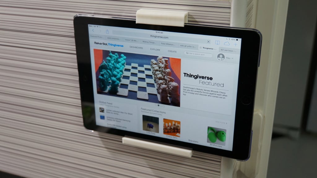 Vægmonteret hylde og topklemme til iPad/Tablet