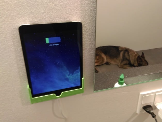 iPad Mini vægmontering med cover og ladekabel