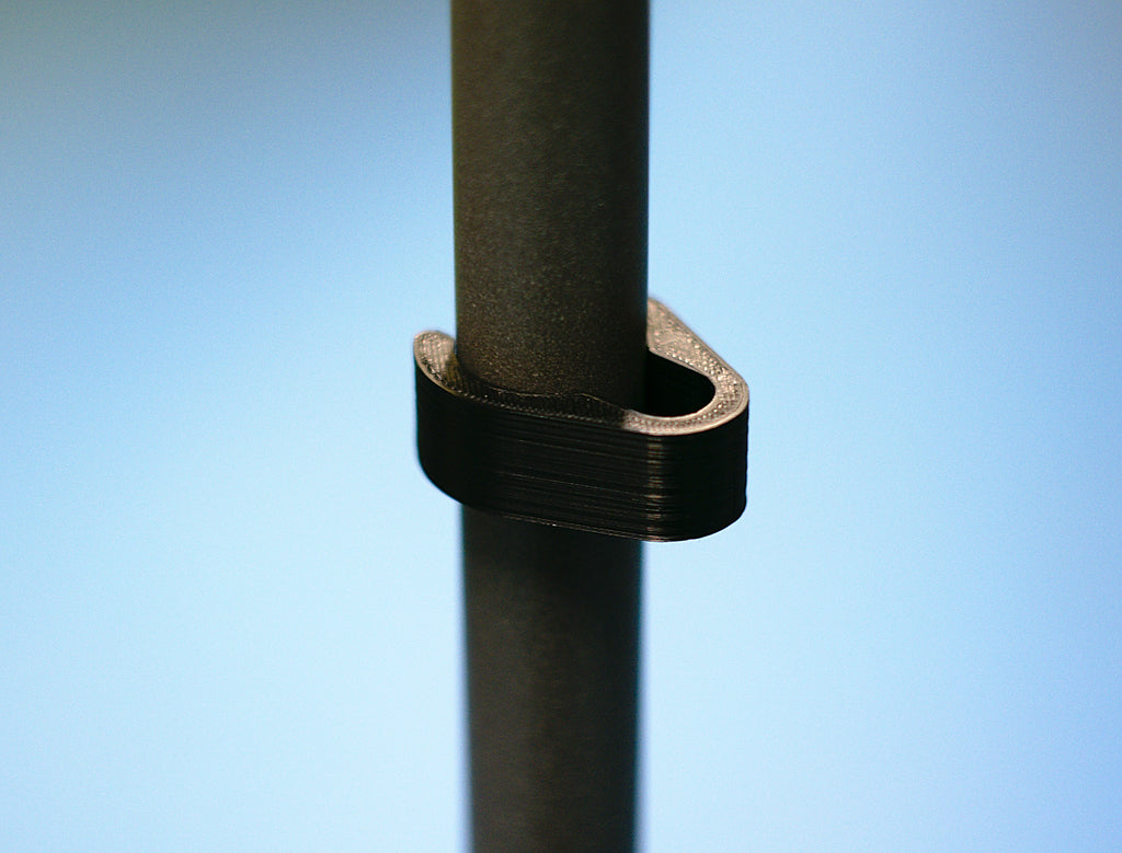 Brugerdefineret kabelklip til mikrofonstand