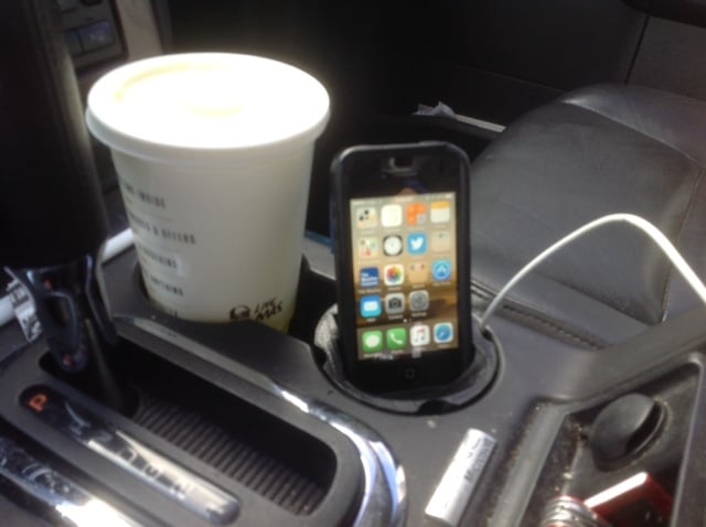 Cup Holder Insert Phone Stand til Ford Explorer 2008 og iPhone 4s