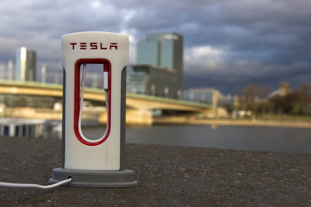Tesla Super Charger USB-C Mobiltelefonholder