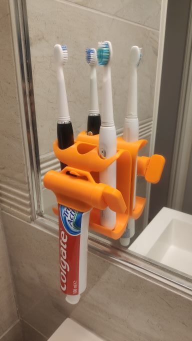 Vægholder og tandpasta squeezer til tandbørste