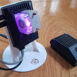 Overclocket Raspberry Pi 4 Kabinet med SSD Holder og Stand