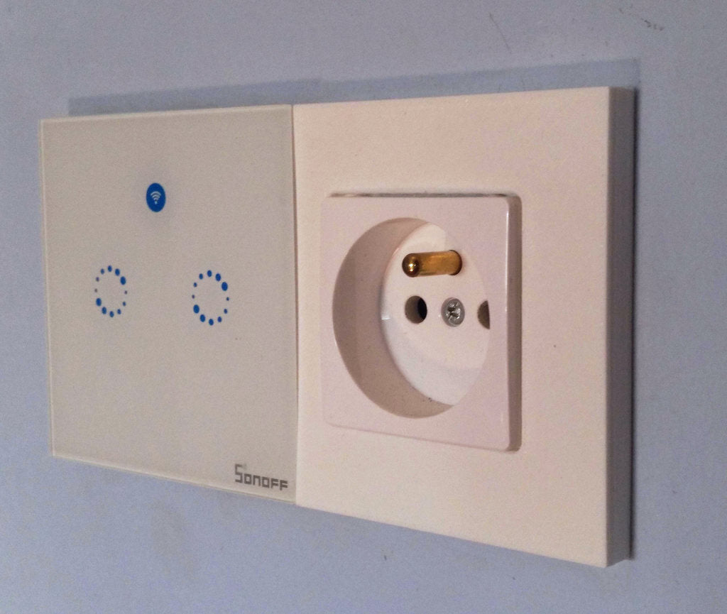 Legrand socket ramme til Sonoff Touch T1