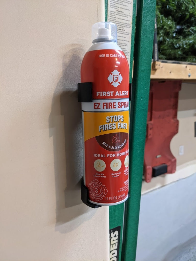 Vægmonteret holder til First Alert brand spray
