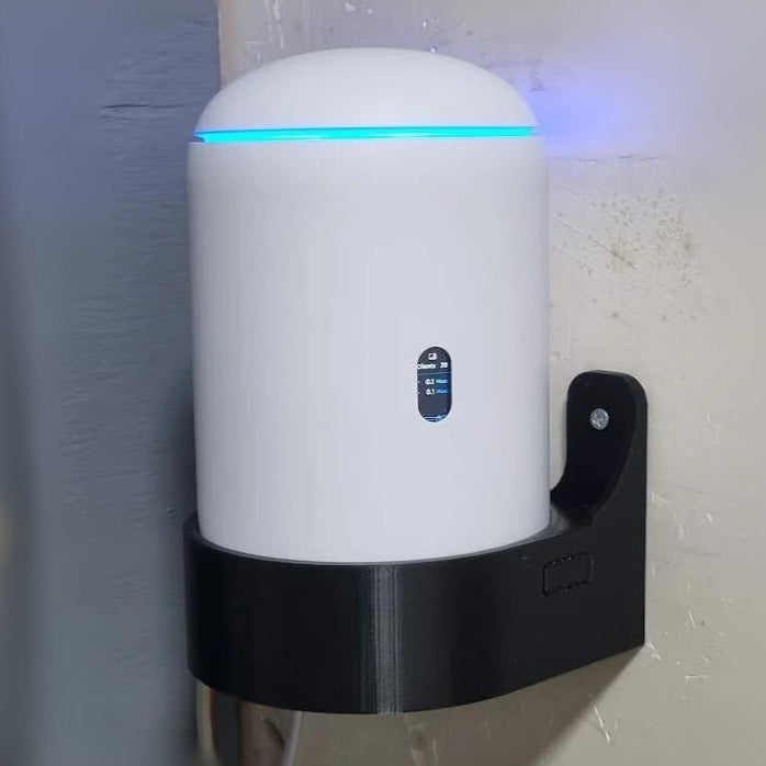 Vægbeslag til Ubiquiti Unifi Dream Machine og router