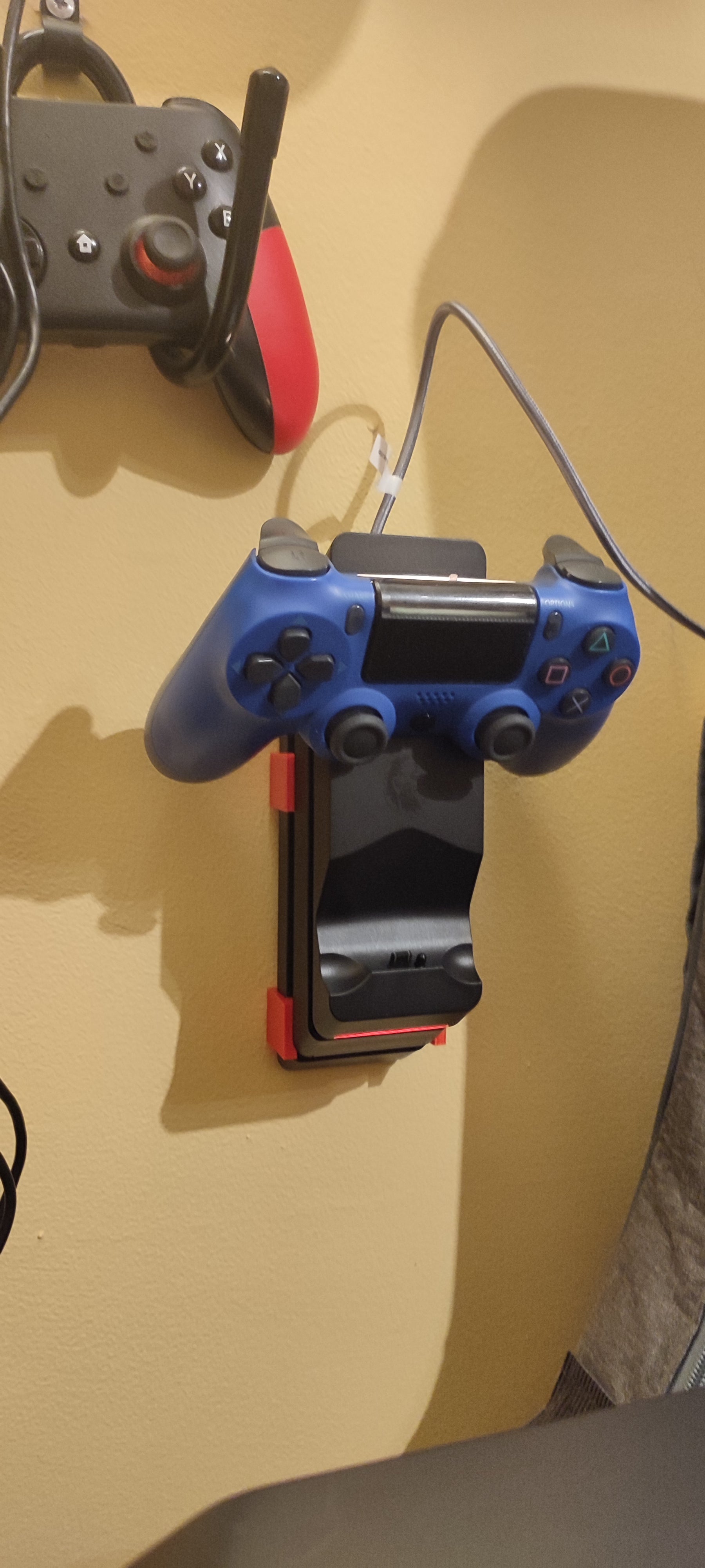 Vægbeslag til Lidl Silvercrest PS4 Controller Ladestation