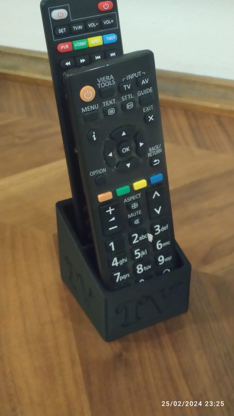 Praktisk TV Fjernbetjeningsholder