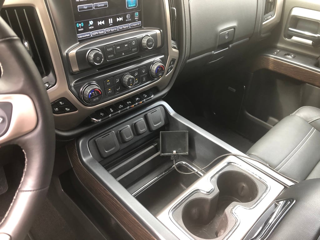 iPhone Holder til GMC Sierra/Chevrolet Silverado (2014-2018) med Midterkonsol