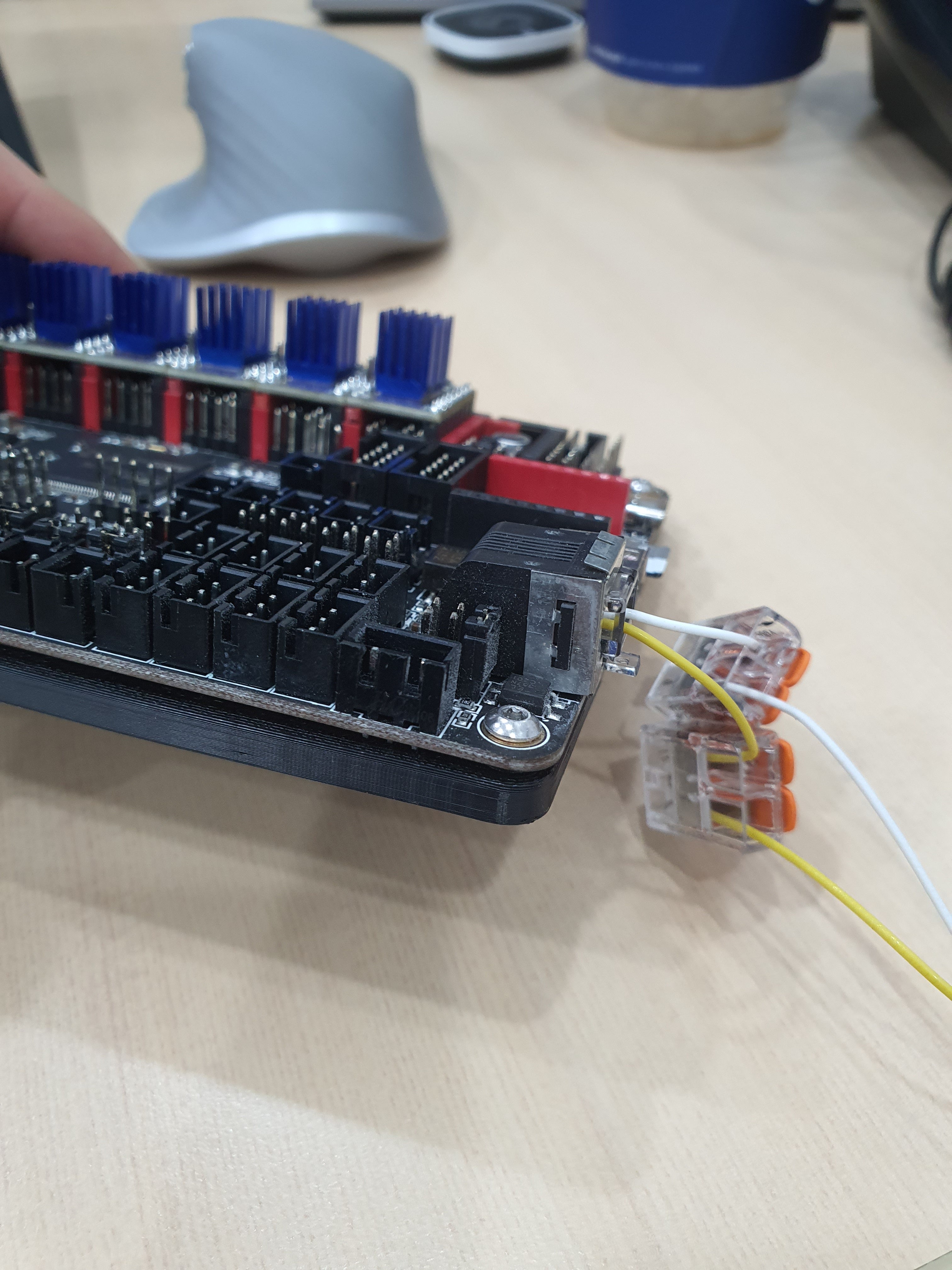 Lav højde DIN skinne montering til LRS-200, RS-25, Raspberry Pi (3, 4 og Zero 2), samt BTT Octopus