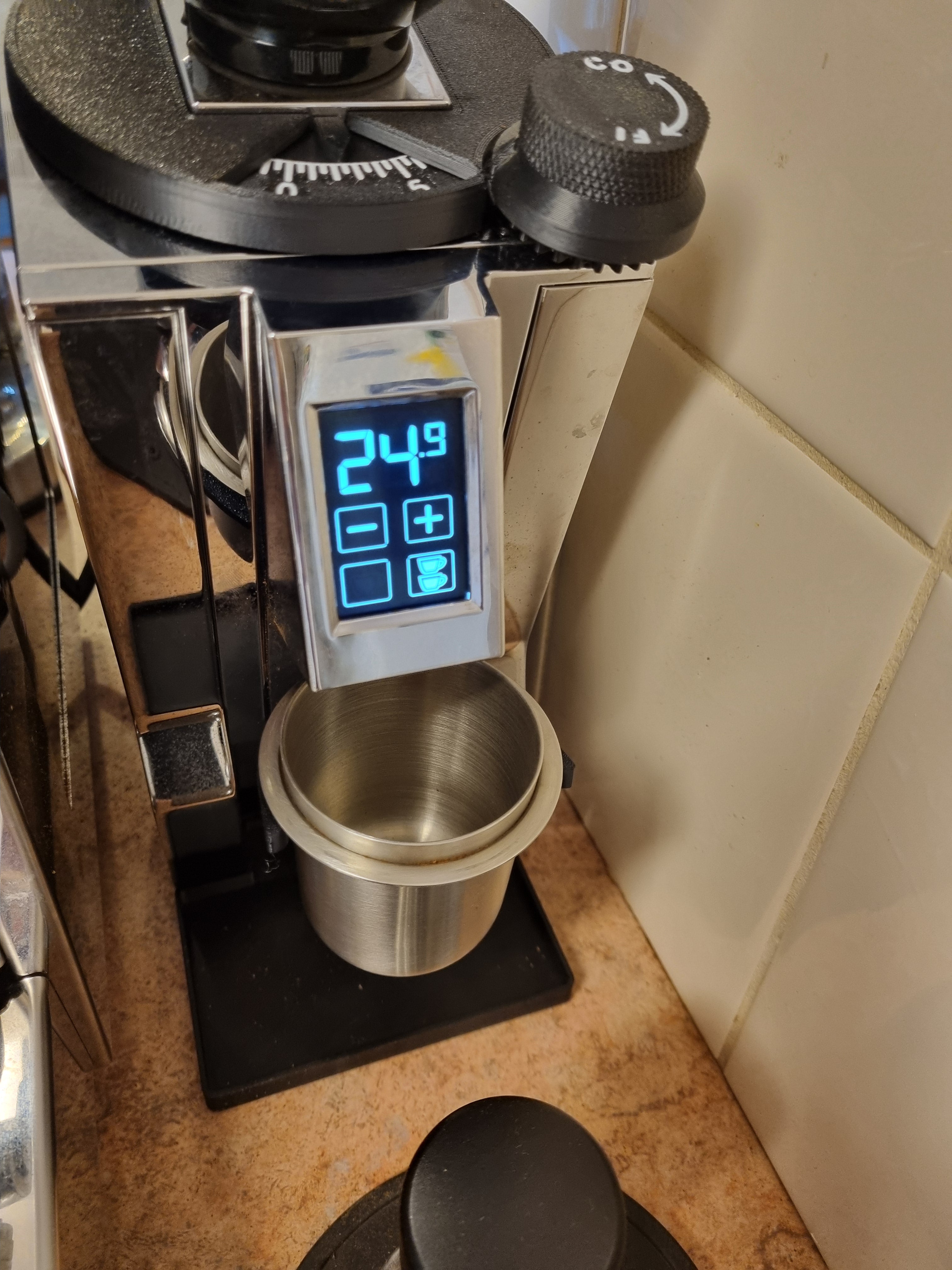 Eureka Mignon Doseringskop Holder med Kaffeopsamler og Justerbar Vinkel - 54mm - (3 dele)