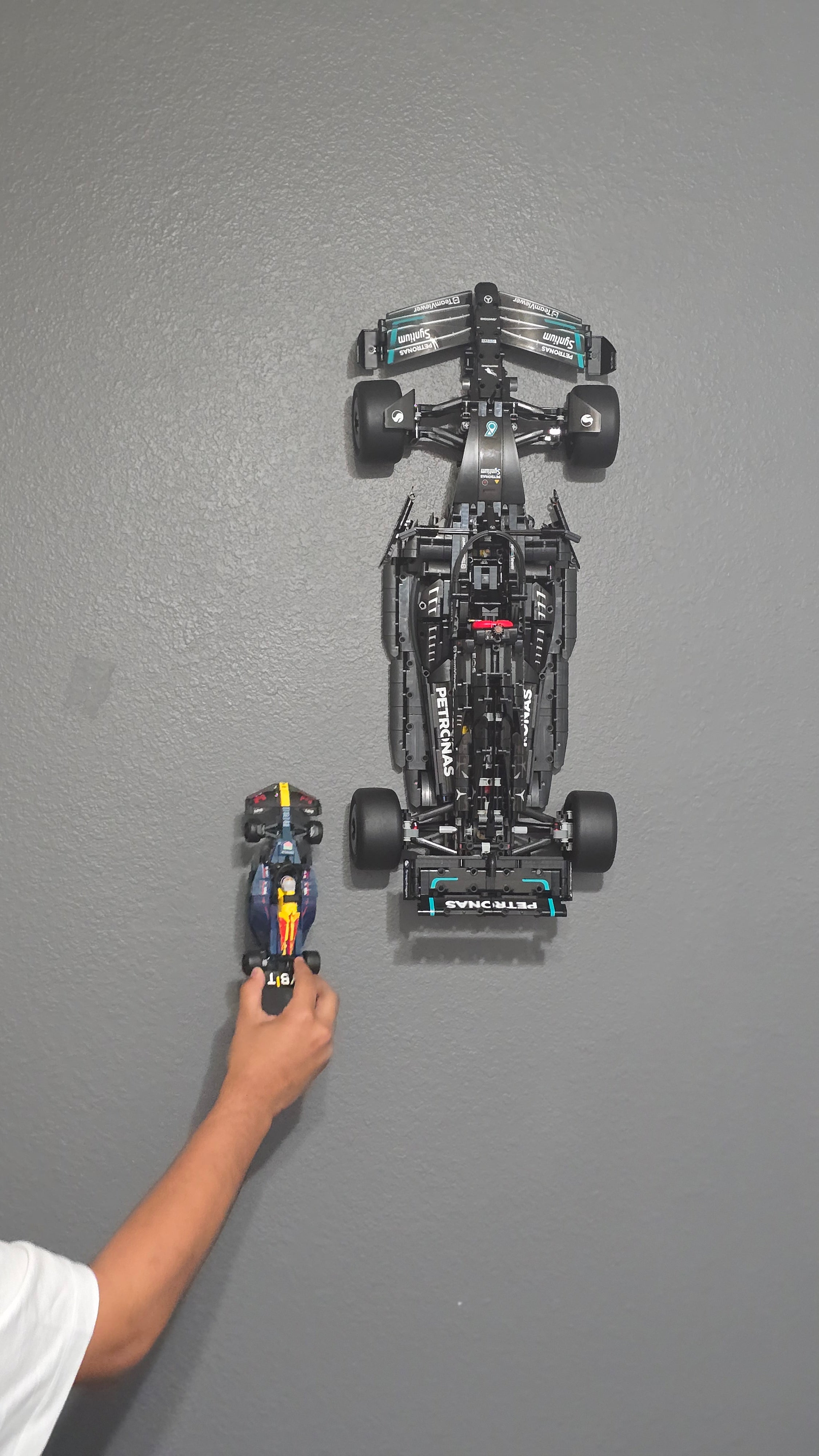 Vægophæng til LEGO Technic Mercedes-AMG F1 W14 E