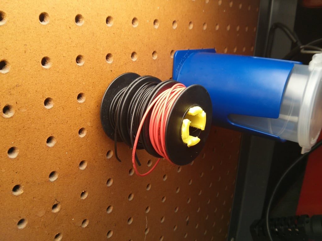 Pegboard Holder til Ledningsruller – Effektiv Opbevaring