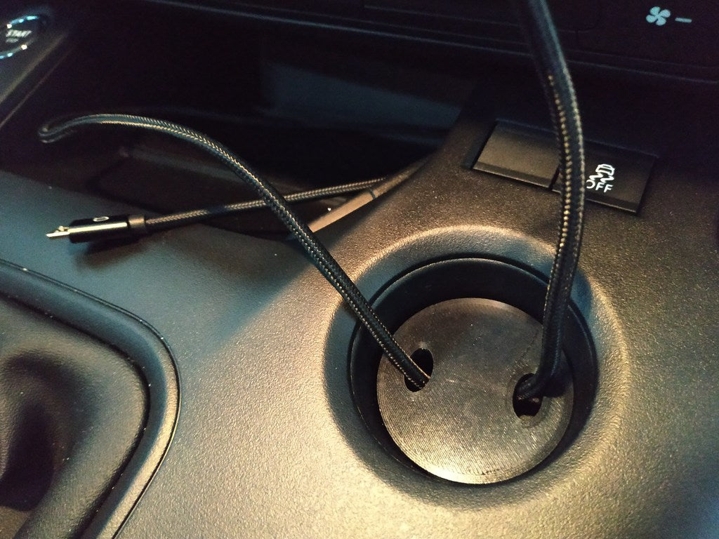 USB-kabelholder til Peugeot Rifter, Citroën Berlingo & Opel Combo (2018+)