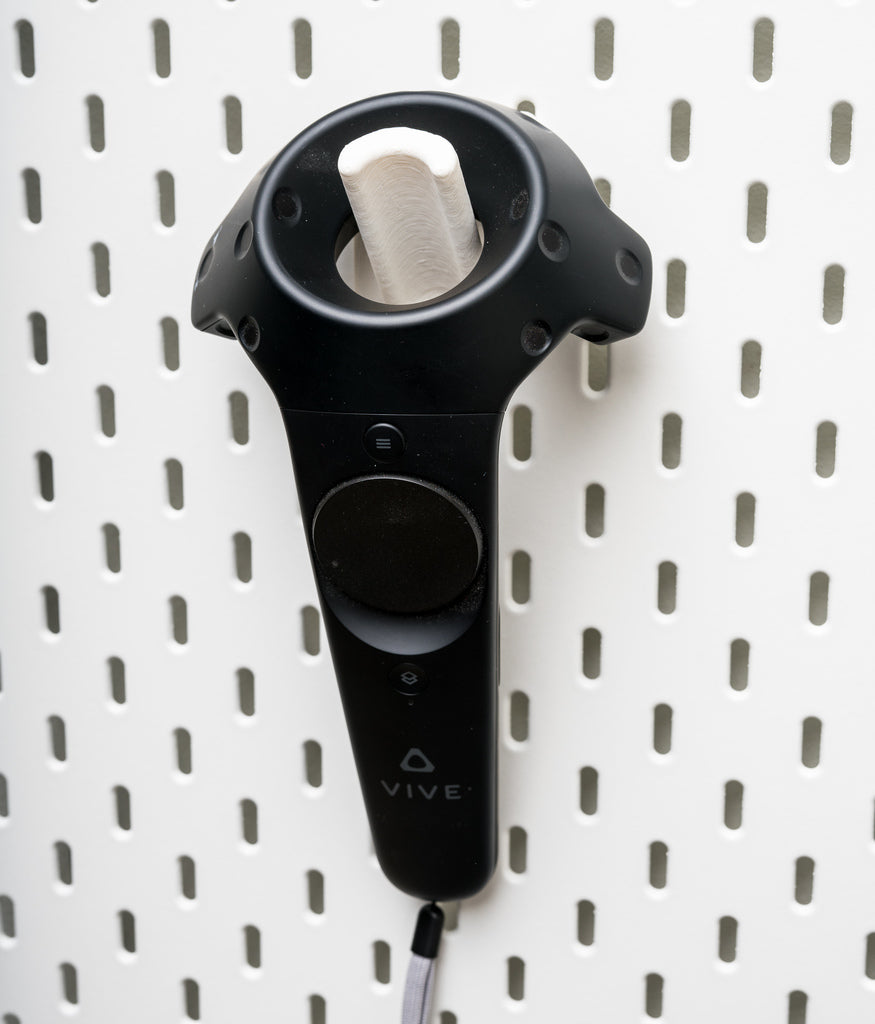 HTC Vive Controller-holder til IKEA Skådis vægorganisator