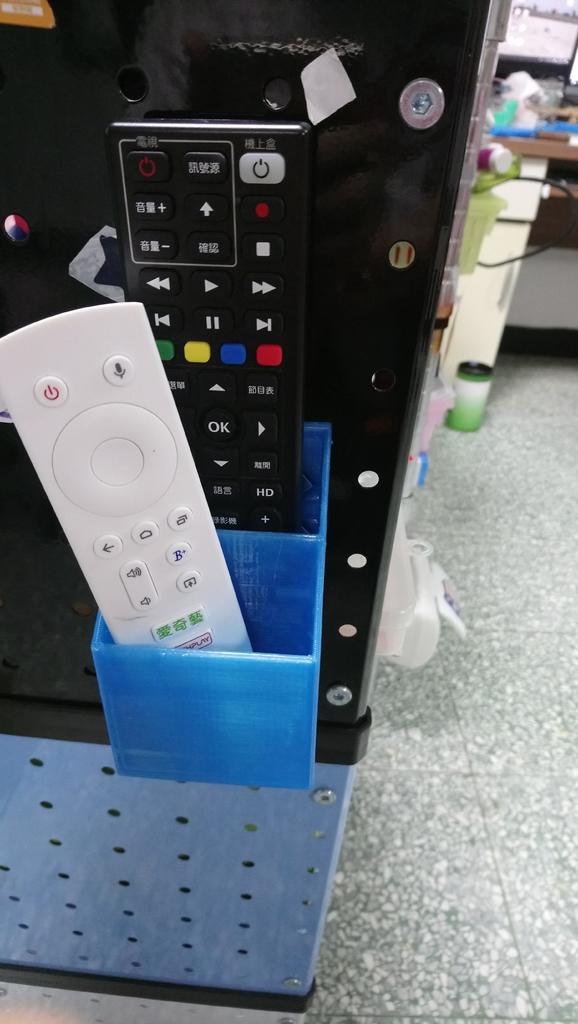 Magnetisk fjernbetjeningsholder til TV