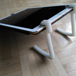 Minimalistisk iPad-stander til kreativt arbejde