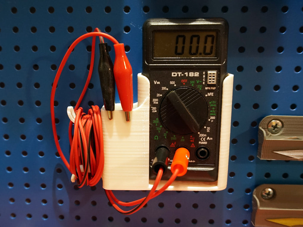 Fleksibel Multimeterholder til Væg- og Pegboardmontering