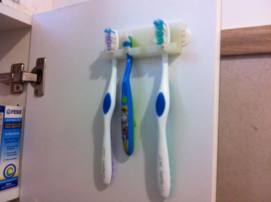 Virkelig simpel tandbørsteholder til fire tandbørster