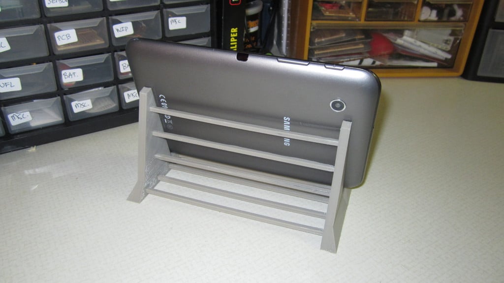 Universel Tablet Holder til 7"+ Tablets - Robust og Kompatibel med Samsung og Kindle
