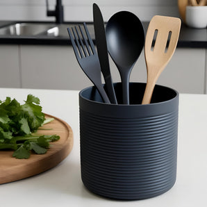 Ribbet køkkenredskabsholder i moderne design