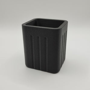 Moderne firkantet blyantholder med rillet design