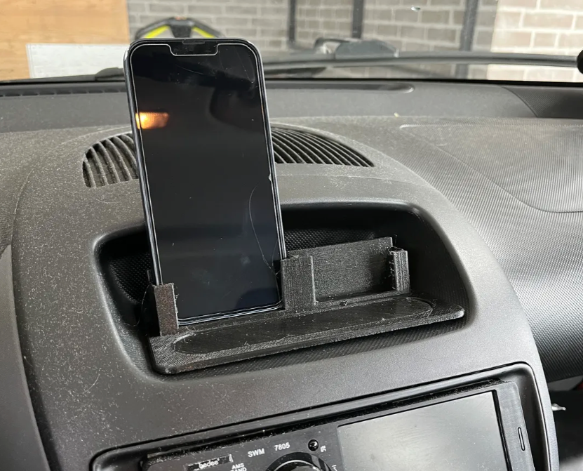 Biltelefonholder til Toyota Aygo, Peugeot 107, Citroen C1 (2005-2018 modeller) - iPhone 12/13/14 & iPhone 12/13 mini