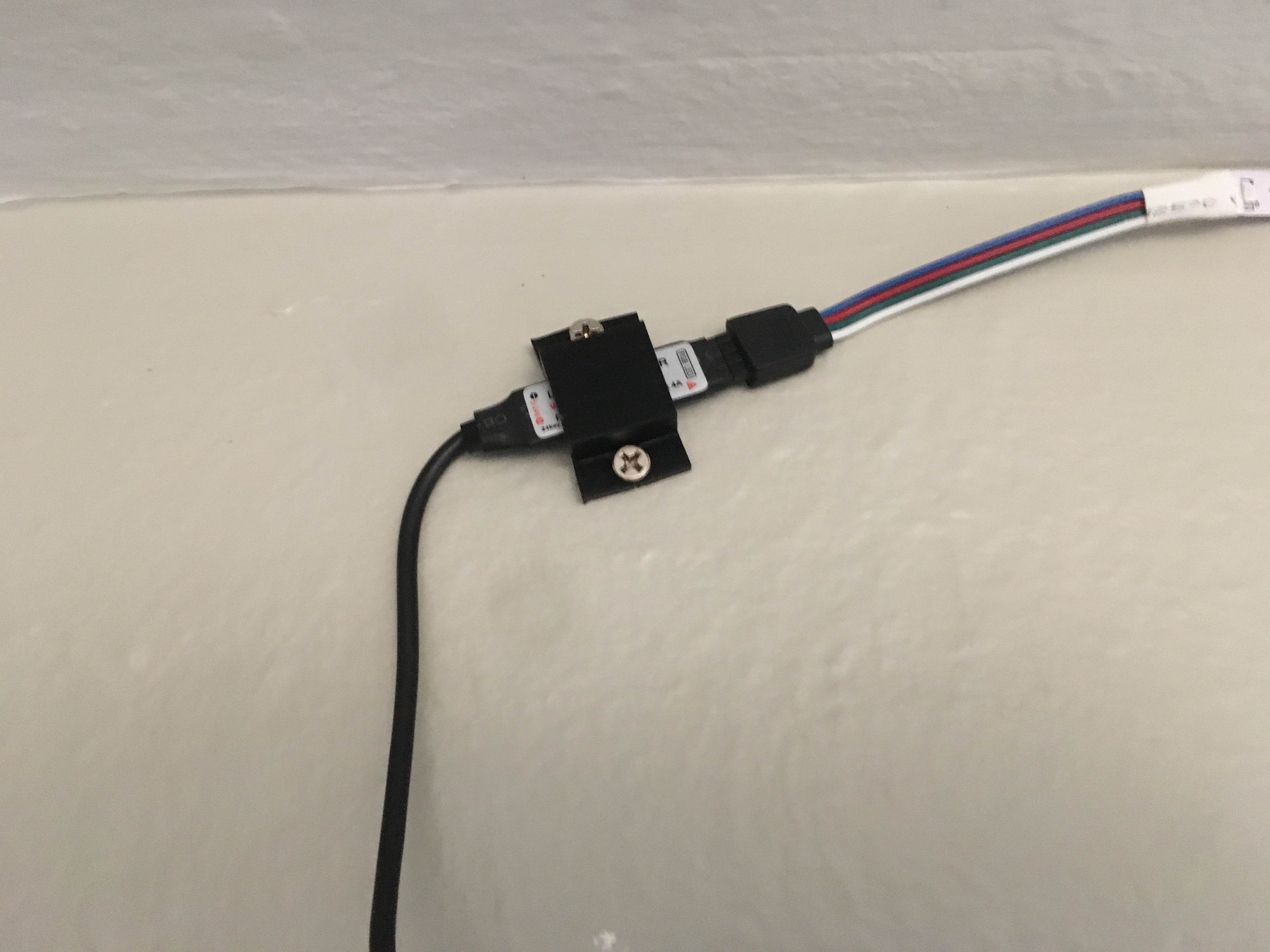 Vægholder til RGB-strip Kabel