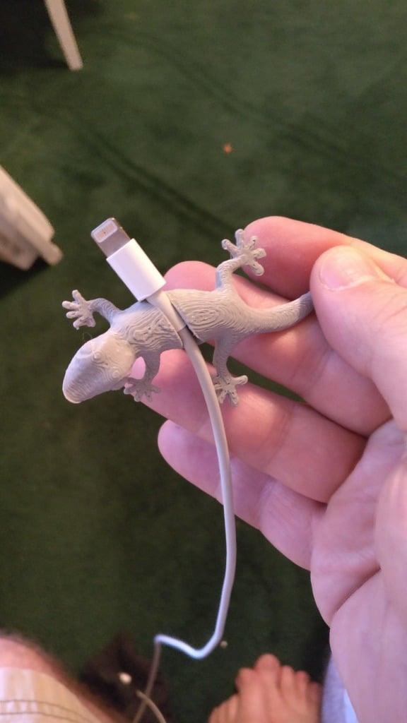 Gecko Wire Holder - Praktisk Kabelholder i Geckodesign
