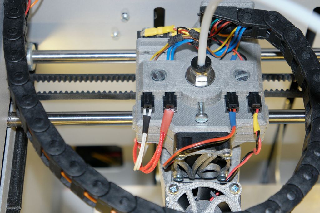 German RepRap NEO E3D V6 Mount med Integreret Stik og Kabelhåndtering