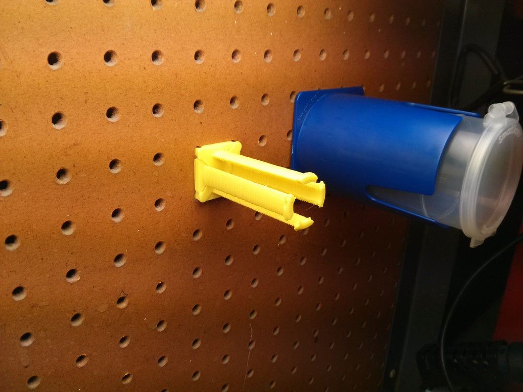 Pegboard Holder til Ledningsruller – Effektiv Opbevaring