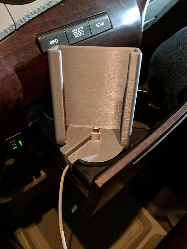 Toyota Sienna Smartphone Kopholder med Kabelstyring