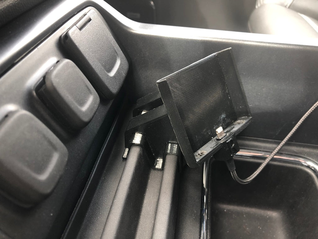 iPhone Holder til GMC Sierra & Chevrolet Silverado (2014-2018) med Midterkonsol