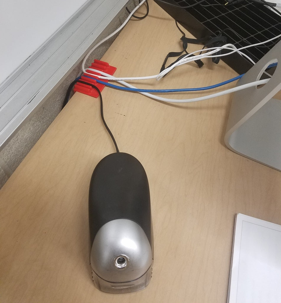Skrivebords Kabelholder – Organisér dine ledninger
