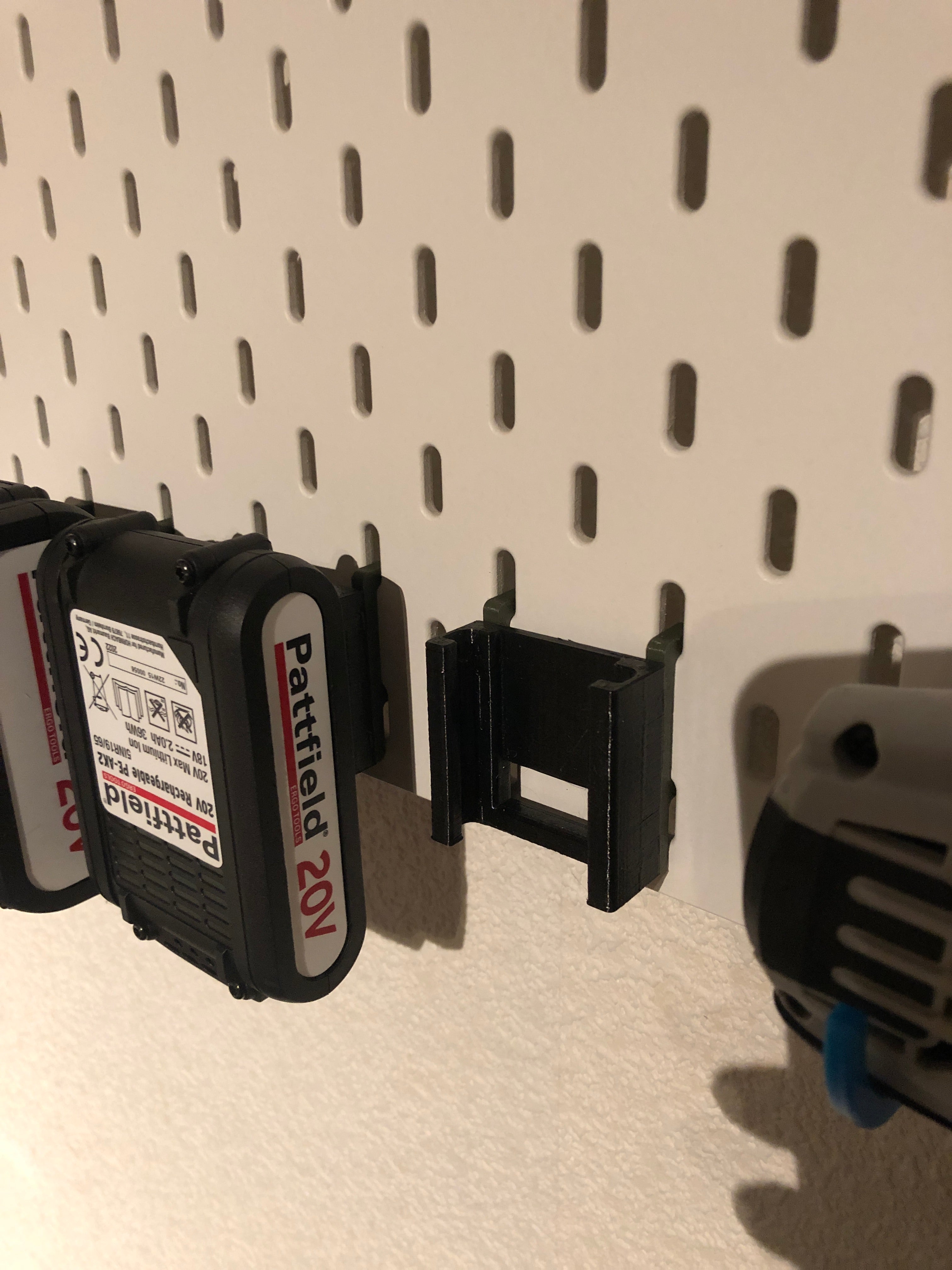 Smart 2-i-1 Holder til Worx/Pattfield 20V Batterier – Til IKEA Skadis System