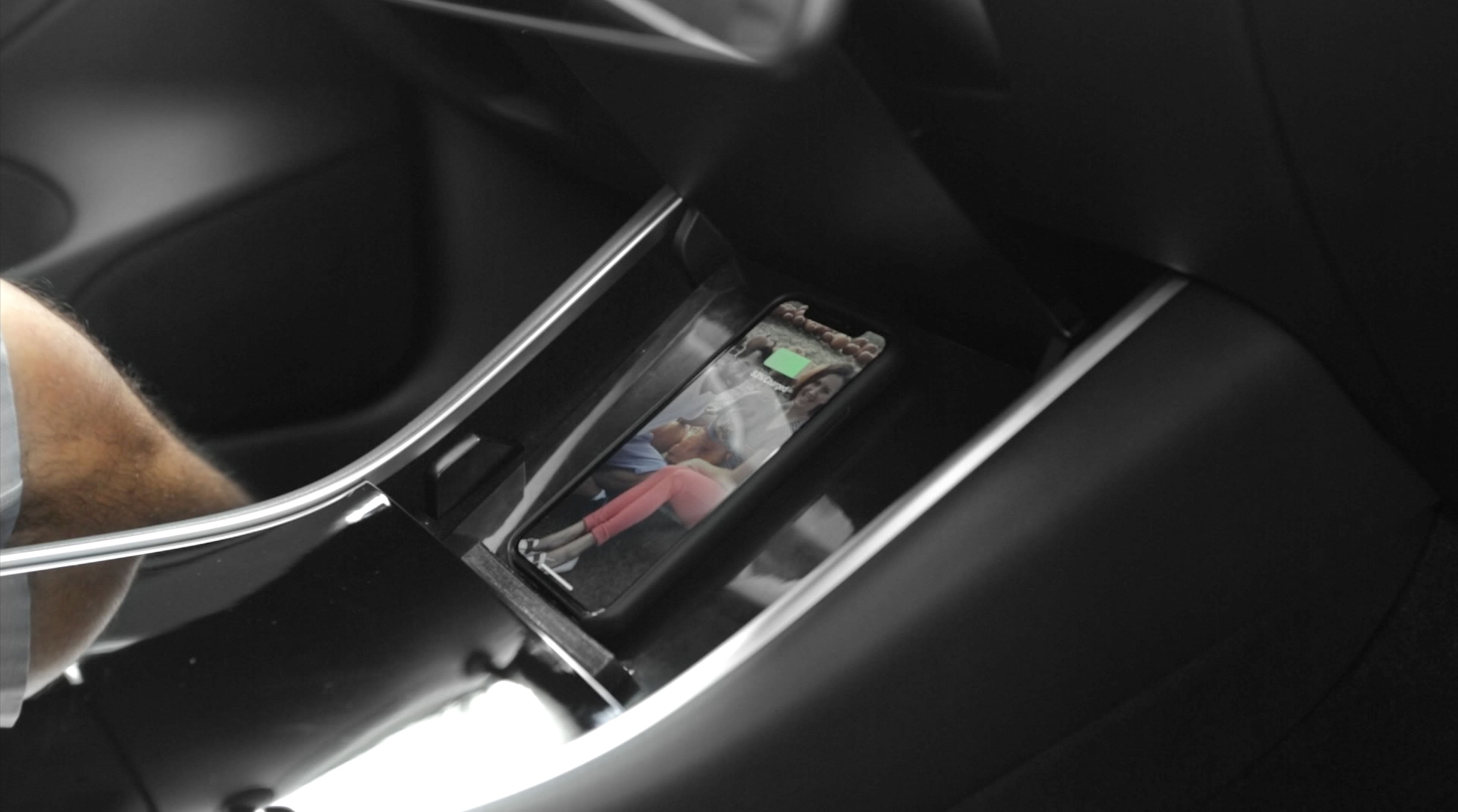 Trådløs Qi-oplader til Tesla Model 3