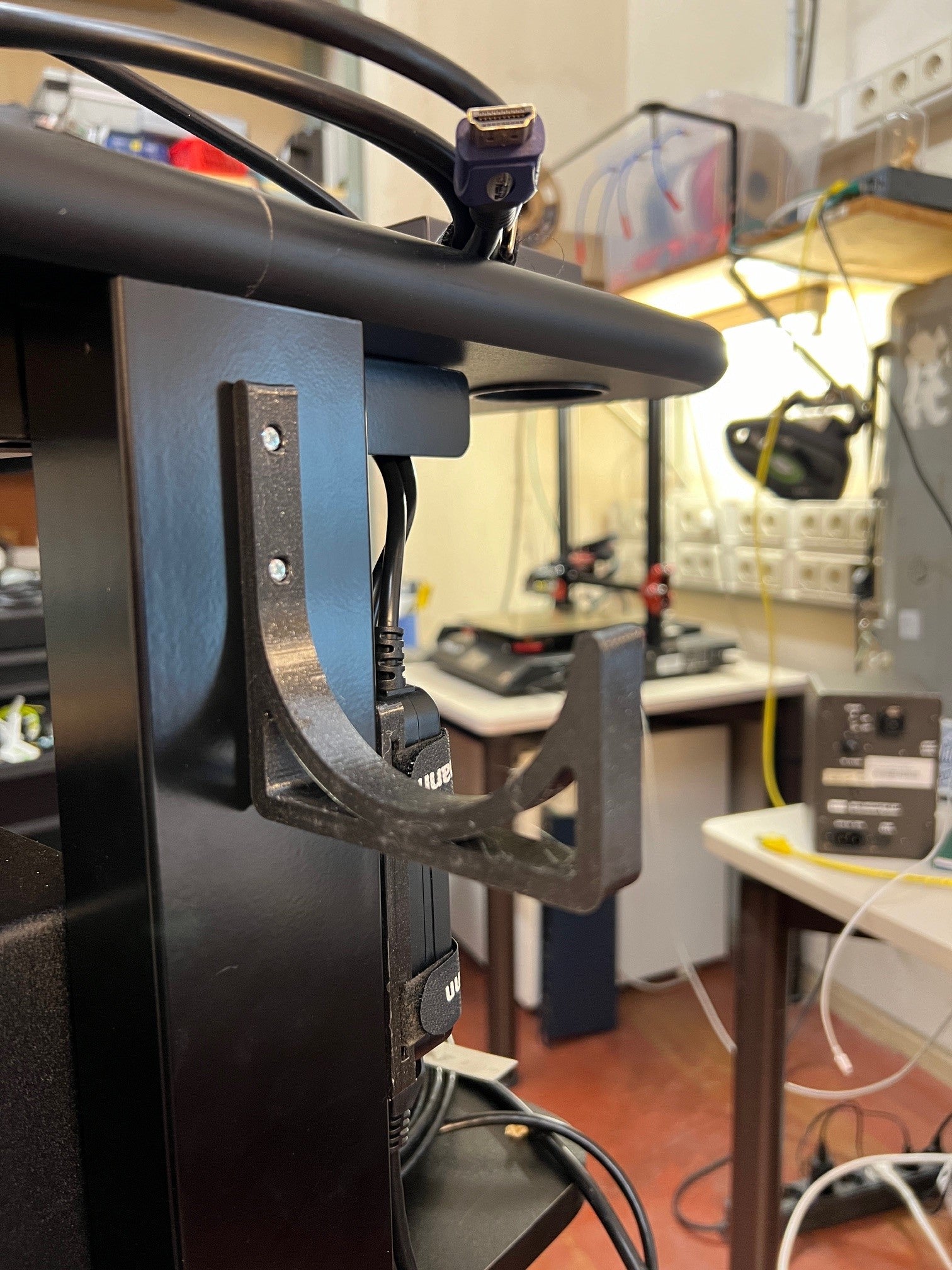 Robust Kabelholder til Rullende Vogne