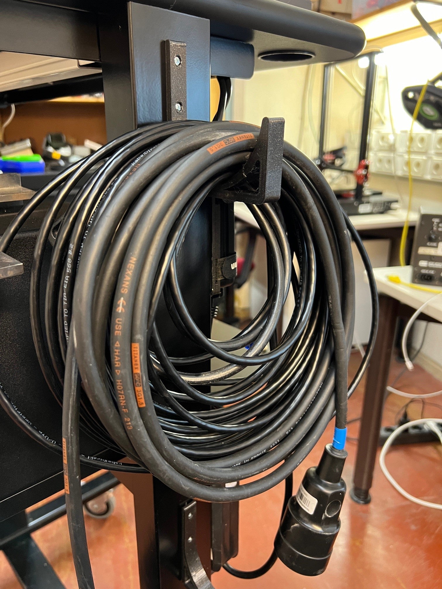 Robust Kabelholder til Rullende Vogne