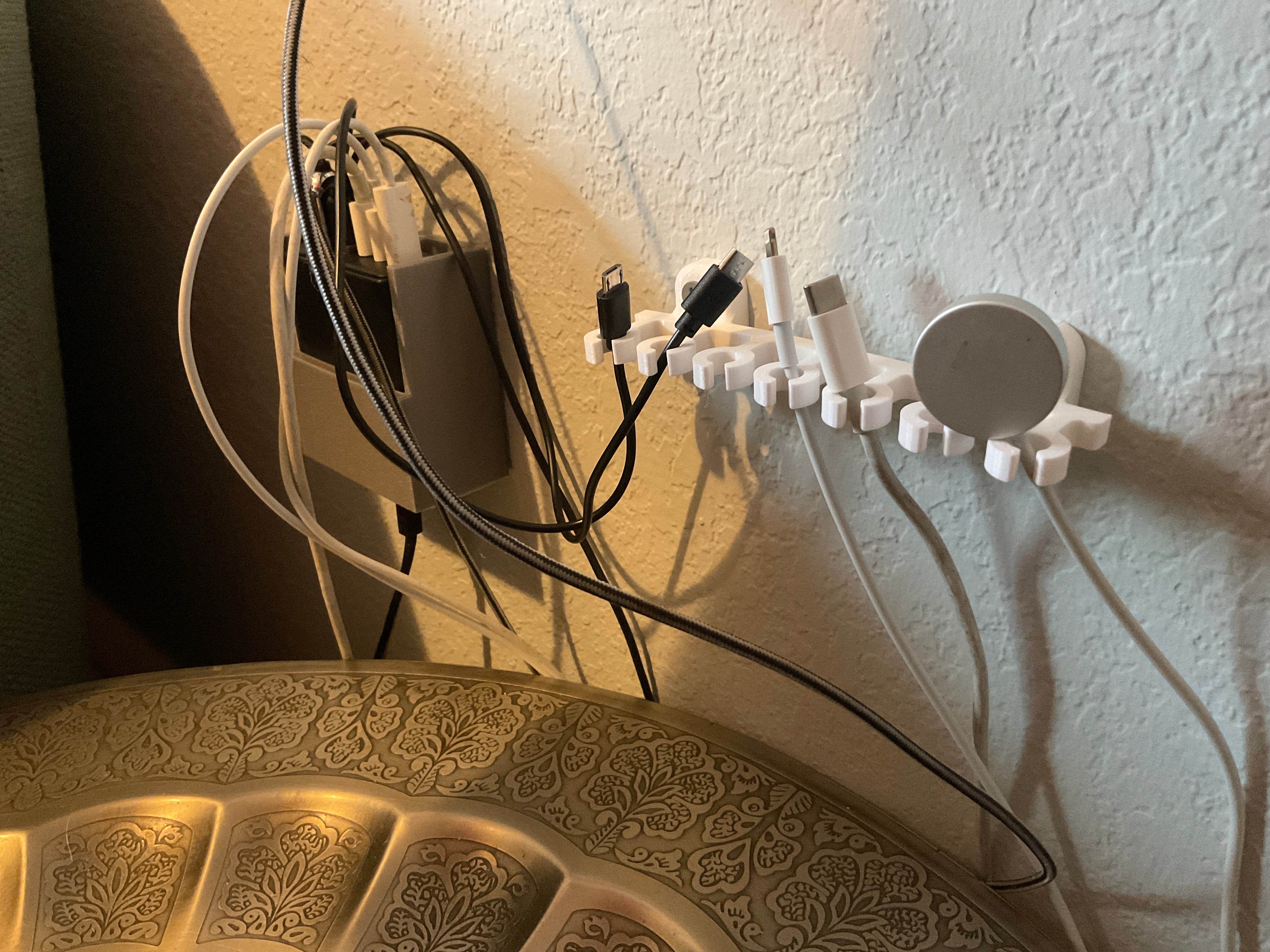 USB Kabelholder til Vægmontering - Organiser og Optimer Pladsen