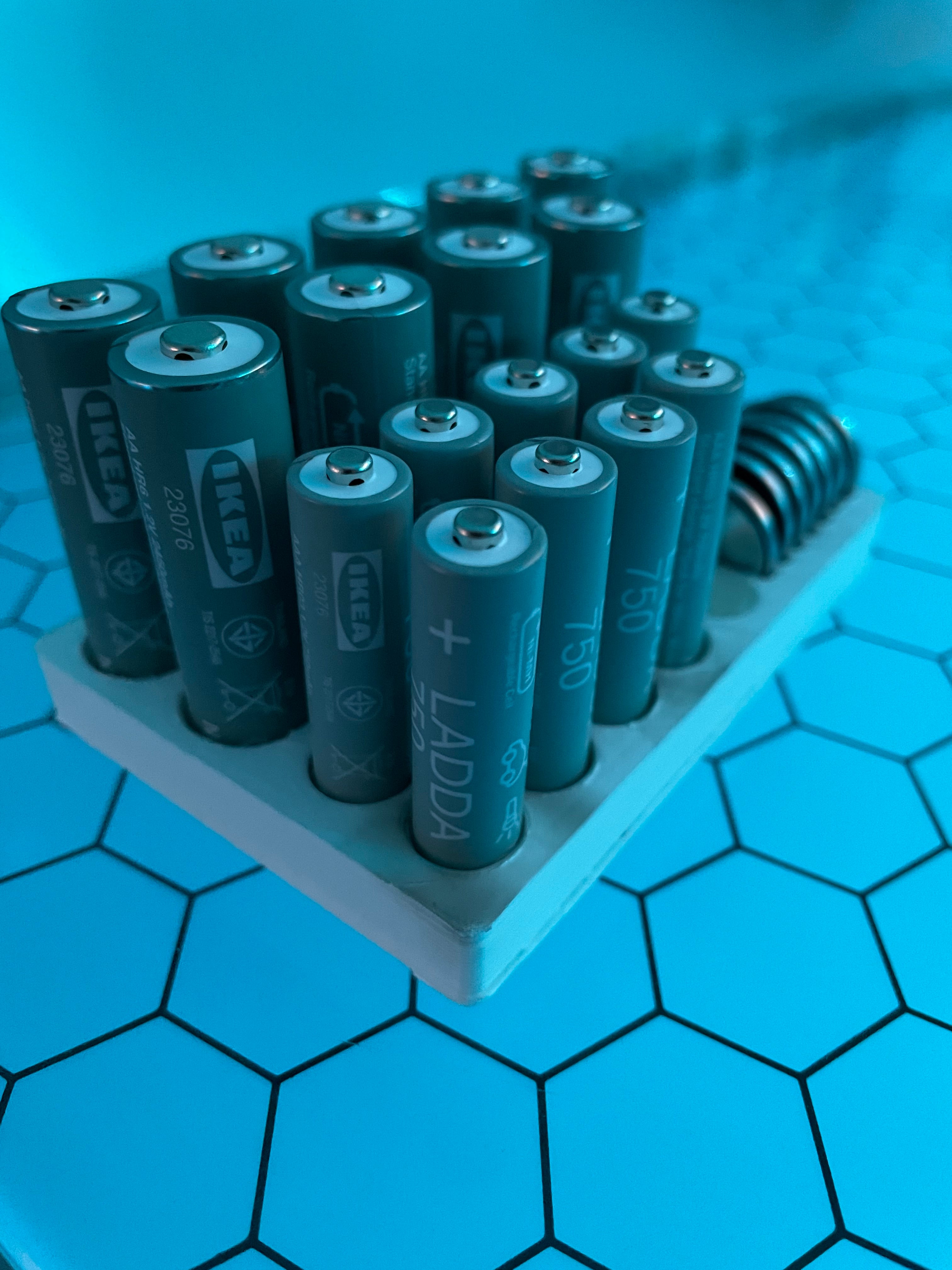 Batteriholder til AA, AAA og CR2032 Batterier (passer til IKEA Ladda)