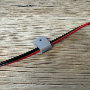Kabelclip til organiseret kabelføring
